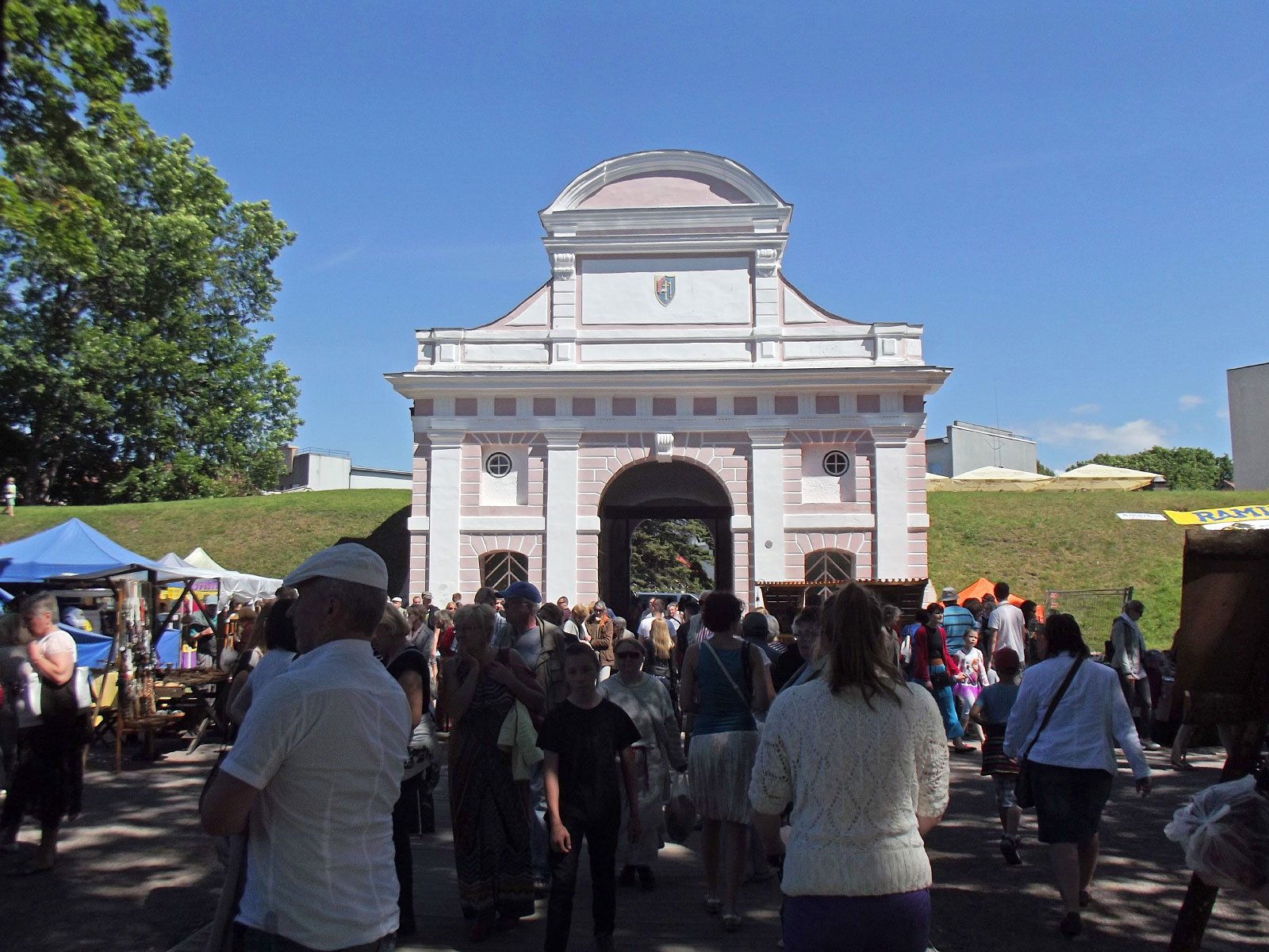 Pärnu (Пярну, Pernau)